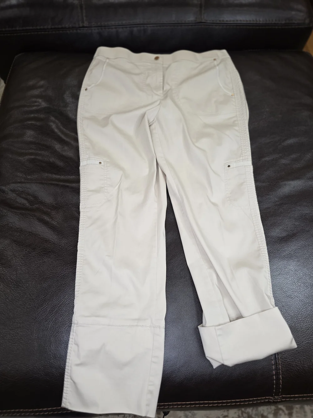 Chico's Cream Wide-Leg Cargo Crop Pants Size 0.5 Or Small With Gold Hardware